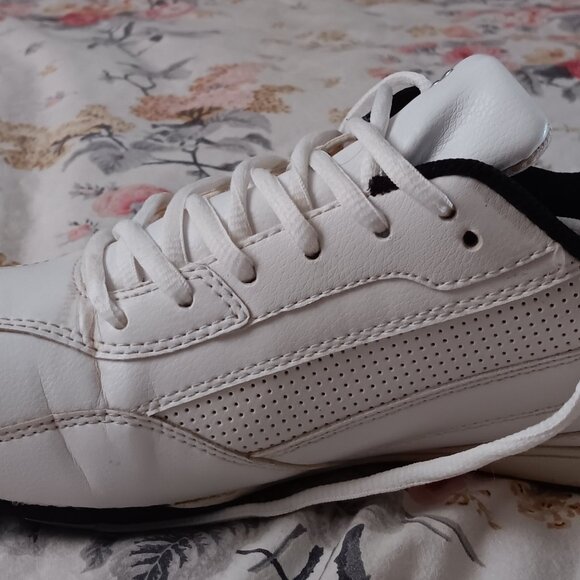 Fila women's 10 EU41.5 vintage white sneakers - Picture 6 of 14